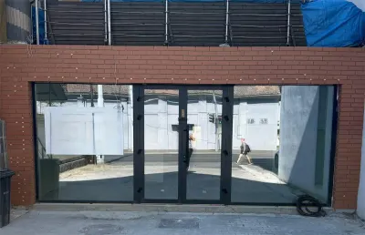 Spatiu Comercial - 200 mp - Showroom - Comert - Servicii - foto 2
