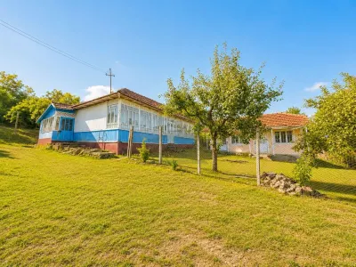 Casa batraneasca + teren 2700 mp intravilan Costuleni Iasi - foto 7