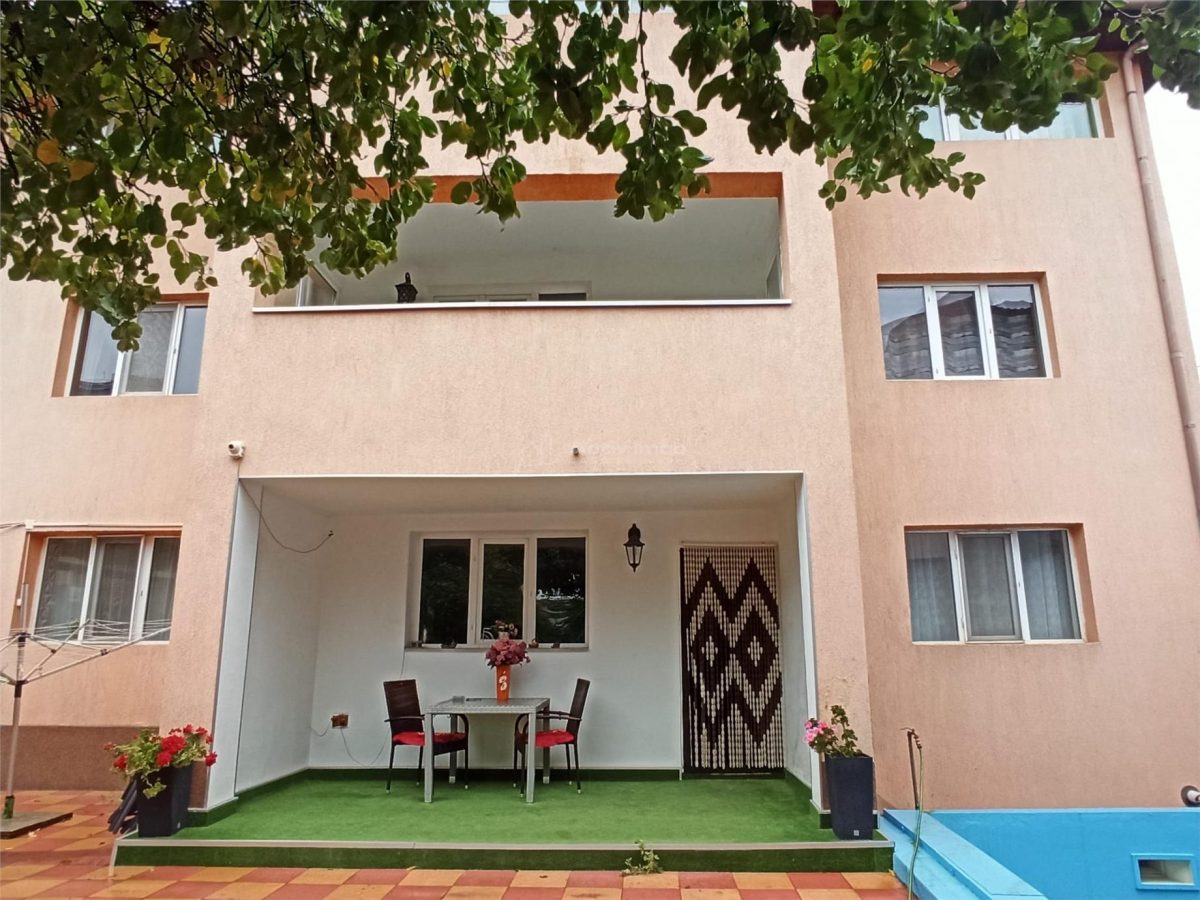 Vila Dristor, cu piscina, garaj, posibilitate spatiu comercial - Bucuresti