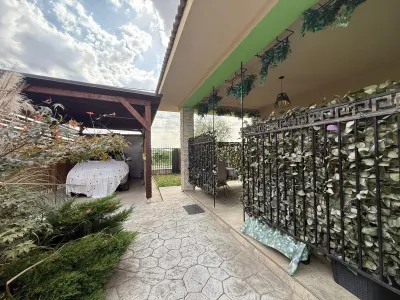 CASĂ INDIVIDUALĂ | TEREN GENEROS | POZIȚIE DE COLȚ | ACCES ASFALTAT | POSIBILITATE DE CONSTRUIRE A UNEI A DOUA CASE - foto 4