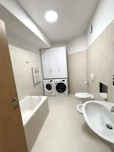 Apartament cu 3 camere cu 2 bai la etajul 3 - foto 4