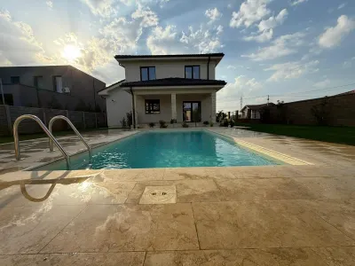 VILĂ PREMIUM CU PISCINĂ ÎNCĂLZITĂ | MOȘNIȚA NOUĂ | 605 MP TEREN - foto 1