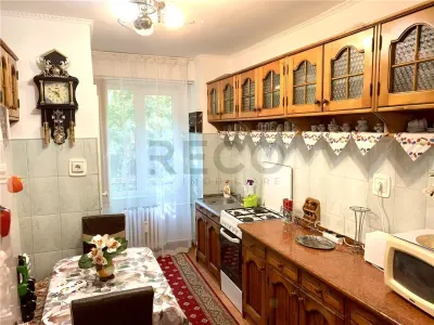 RECO Apartament 3 camere de inchiriat , 66 mp, parter, Bulevardul Decebal aproape de tramvai. - foto 8