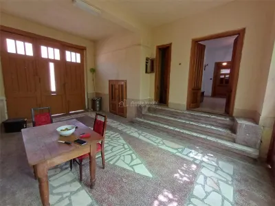Moldova Noua, Casa Spatioasa Cu Curte, Langa Dunare, 360 Mp. Construiti, Mobilata + Utilata - foto 2